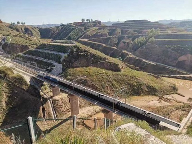 浩吉鐵路沿線風(fēng)景。