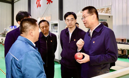 陜西稅務(wù)開(kāi)展“錘煉初心 滋養(yǎng)初心 找尋初心”系列主題活動(dòng)為大力弘揚(yáng)偉大建黨精神和延安精神，推動(dòng)稅收現(xiàn)代化服務(wù)中國(guó)式現(xiàn)代化大討論走深走實(shí)，11月16日、17日，陜西省稅務(wù)局黨委領(lǐng)導(dǎo)班子赴延安開(kāi)展了“錘煉初心、樹(shù)牢為民情懷，滋養(yǎng)初心、延安精神鑄稅魂，找尋初心、發(fā)揚(yáng)革命傳統(tǒng)”為主題的“紅色足跡引領(lǐng)學(xué)”系列活動(dòng)。