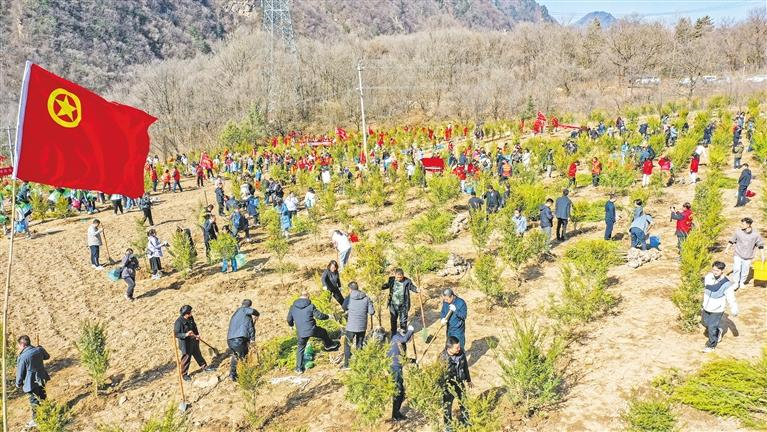 3月11日，“美麗中國·青春行動”——2024年陜西省青少年省級植樹護綠示范活動在西安市鄠邑區(qū)舉行。袁景智攝